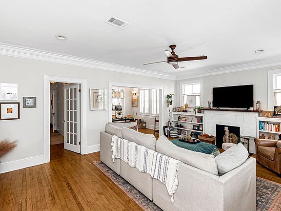 3rd image of 2148 Oleander St