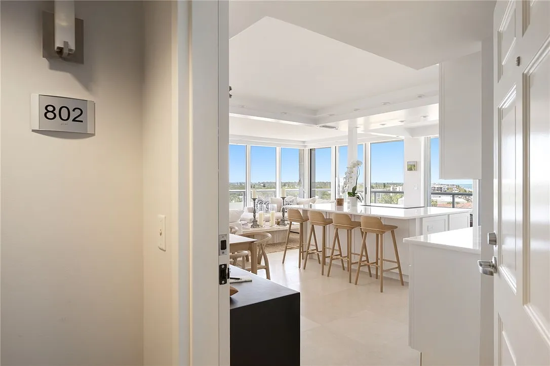 2 bed, 1100 sqft, $7,500 — Photo 2