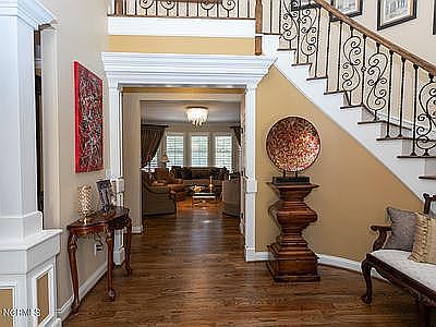 4th image of 105 Bancroft Ct