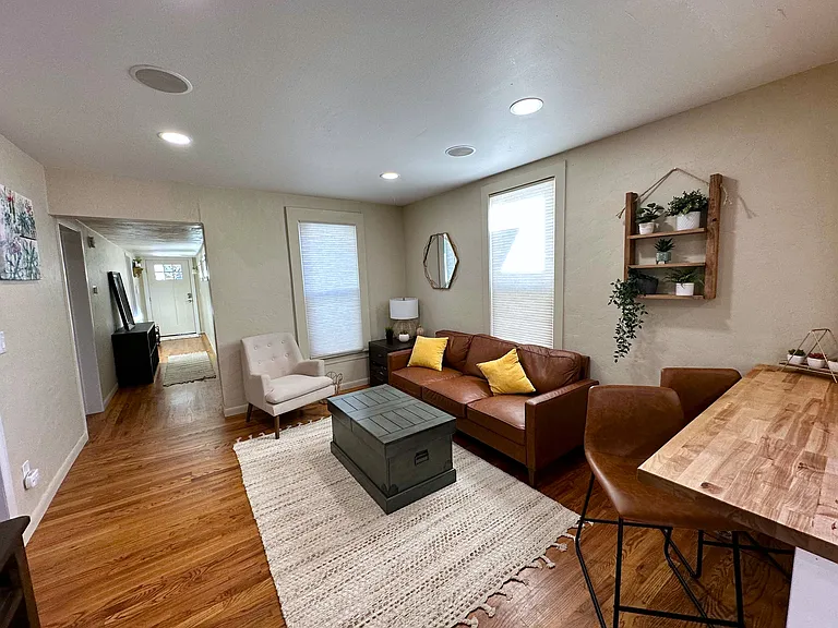 2325 W Pikes Peak Ave — Photo 8