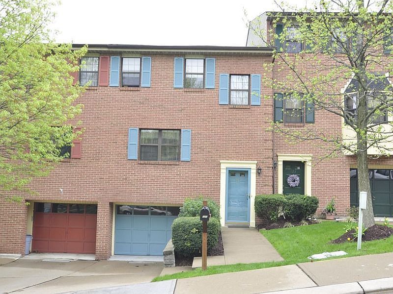 1st image of 121 London Towne Dr