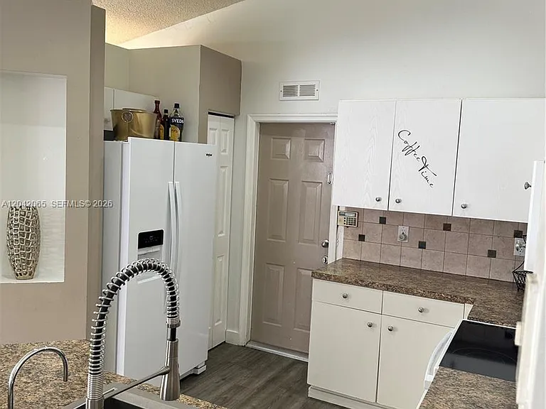 4025 Pine Ridge Ln — Photo 14