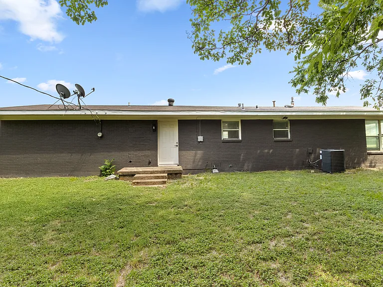 3611 Bonzer St — Photo 16