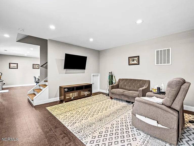 182 Lakeview Dr — Photo 62