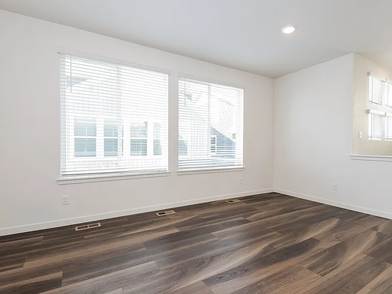 18557 E 47th Pl — Photo 5