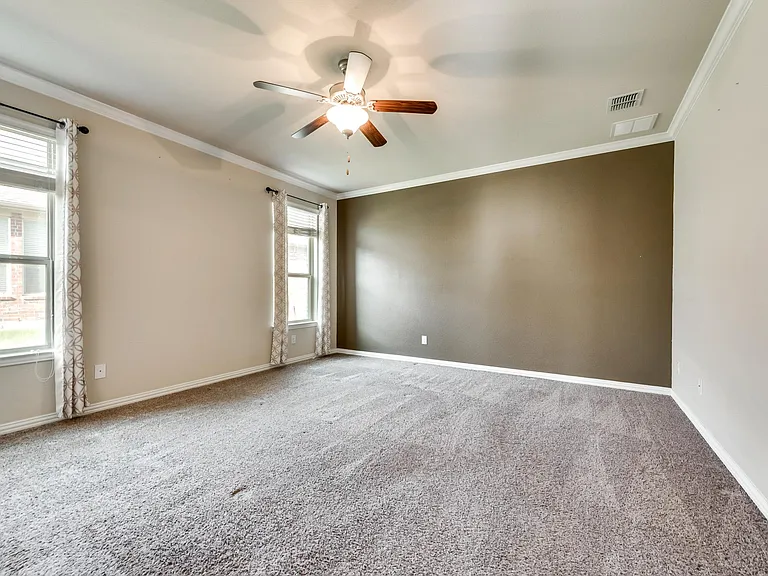 1404 Nacona Dr — Photo 20