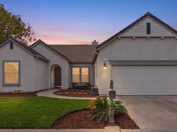 4769 N Emerald Peak Dr, Clovis, CA 93619