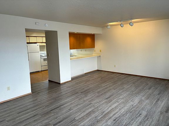 4th image of 408 S 61st Ave APT F