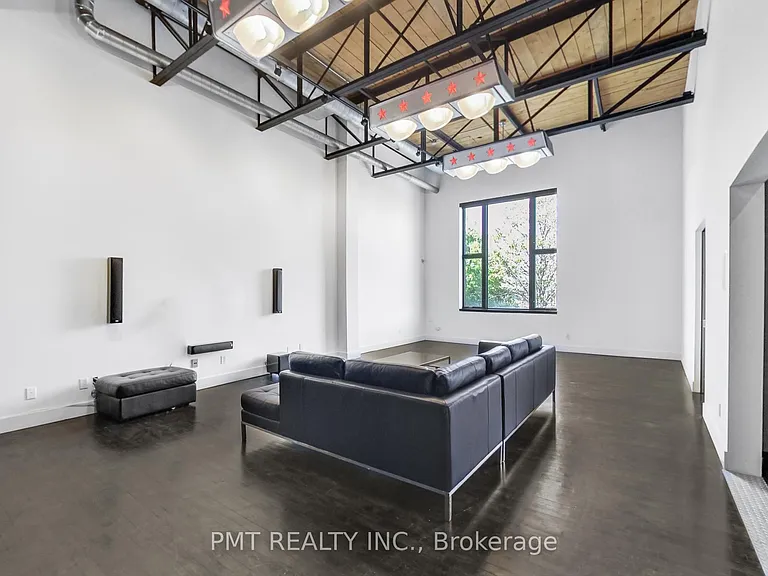 676 Richmond St W #210 — Photo 2