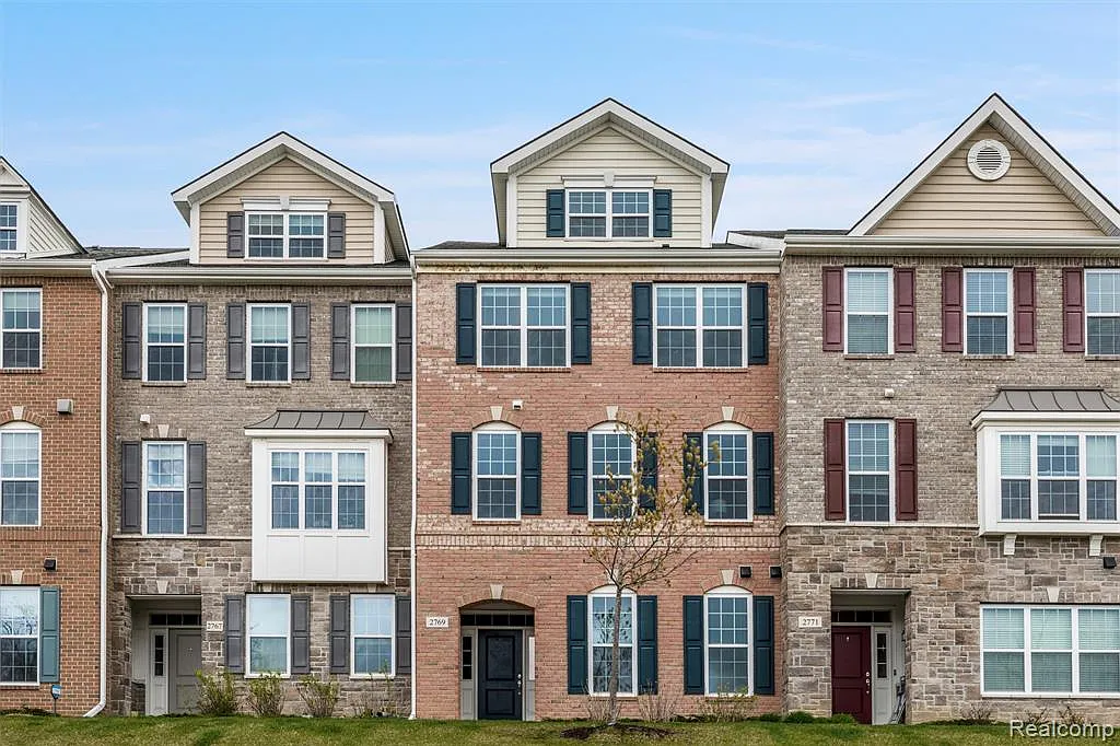 4 bed, 3.5 bath, 2537 sqft, $3,800 — Photo 3
