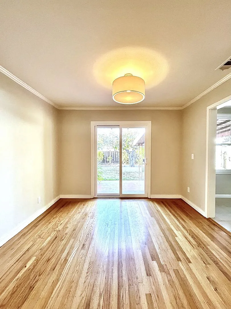 Beautiful, 2 Bedroom, 1 Bathroom, Home in Redwood City Available NOW! — Photo 4