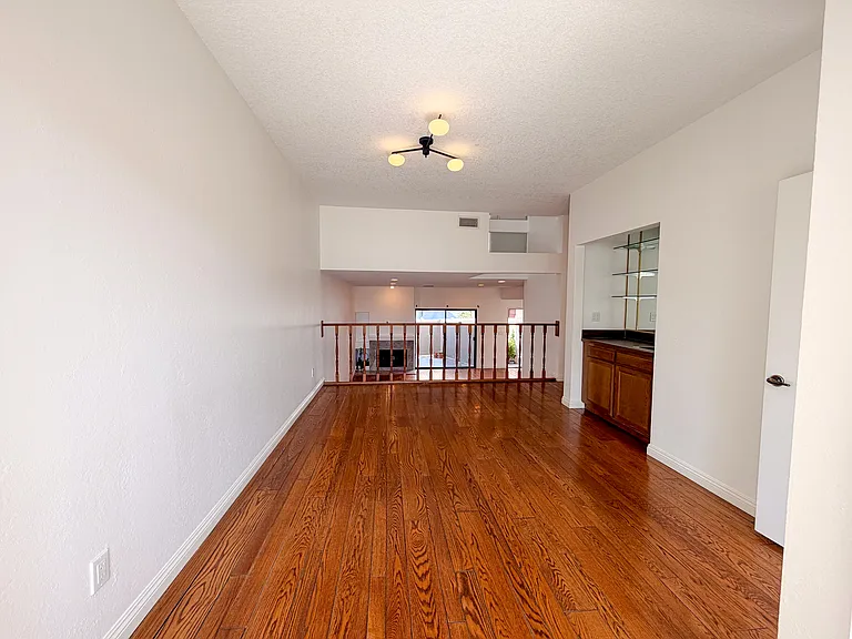 18242 Burbank Blvd #8 — Photo 9