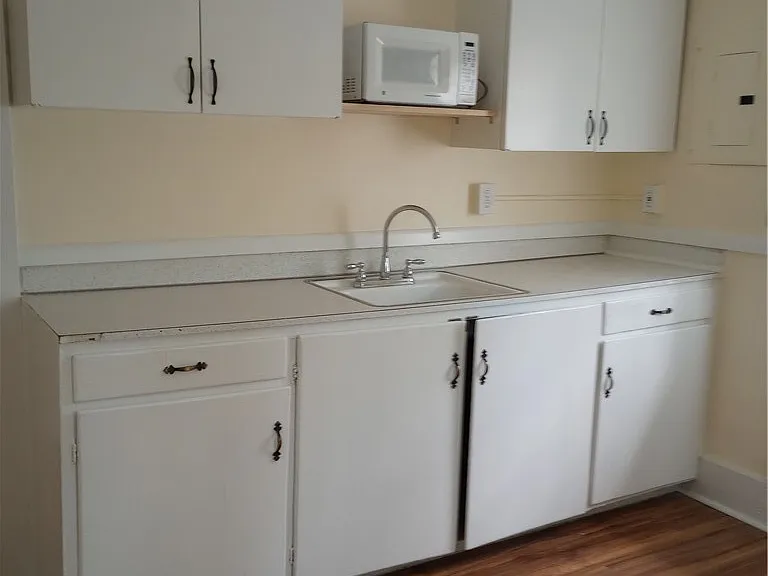 120 W 6th St #201 — Photo 3