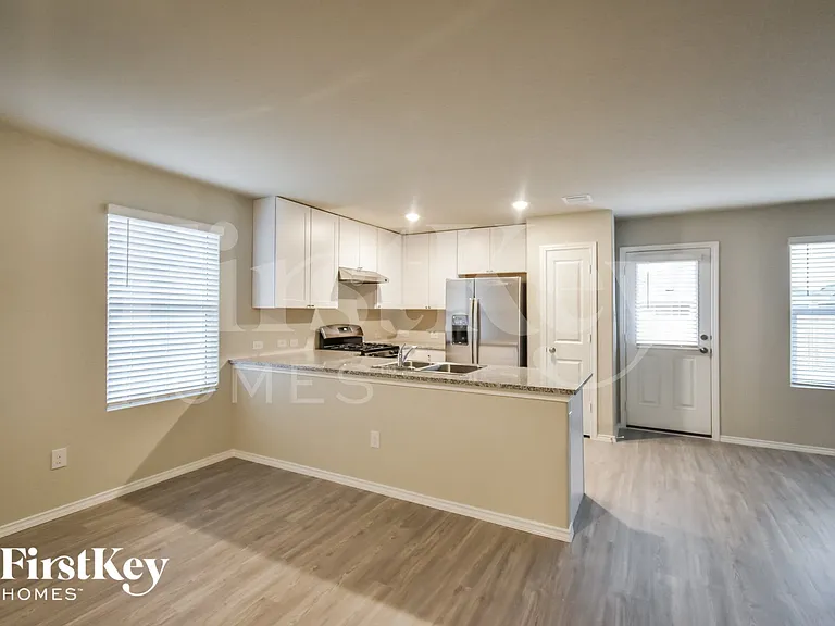 10522 De Gonzalo Way — Photo 6