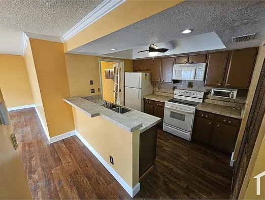 4 bed, 1380 sqft, $3,905 — Photo 1