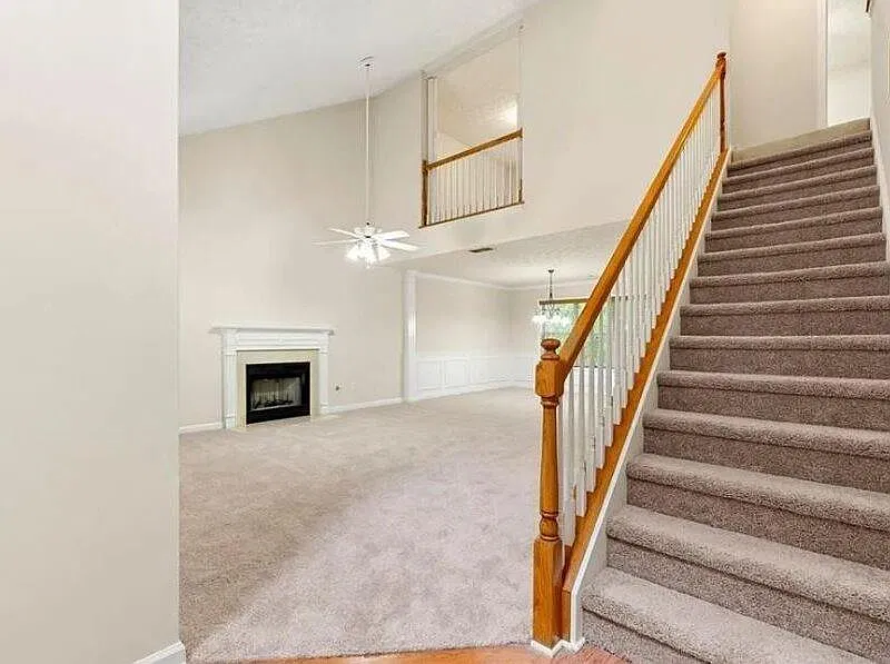 4 bed, 2.5 bath, 2154 sqft, $2,599 — Photo 2