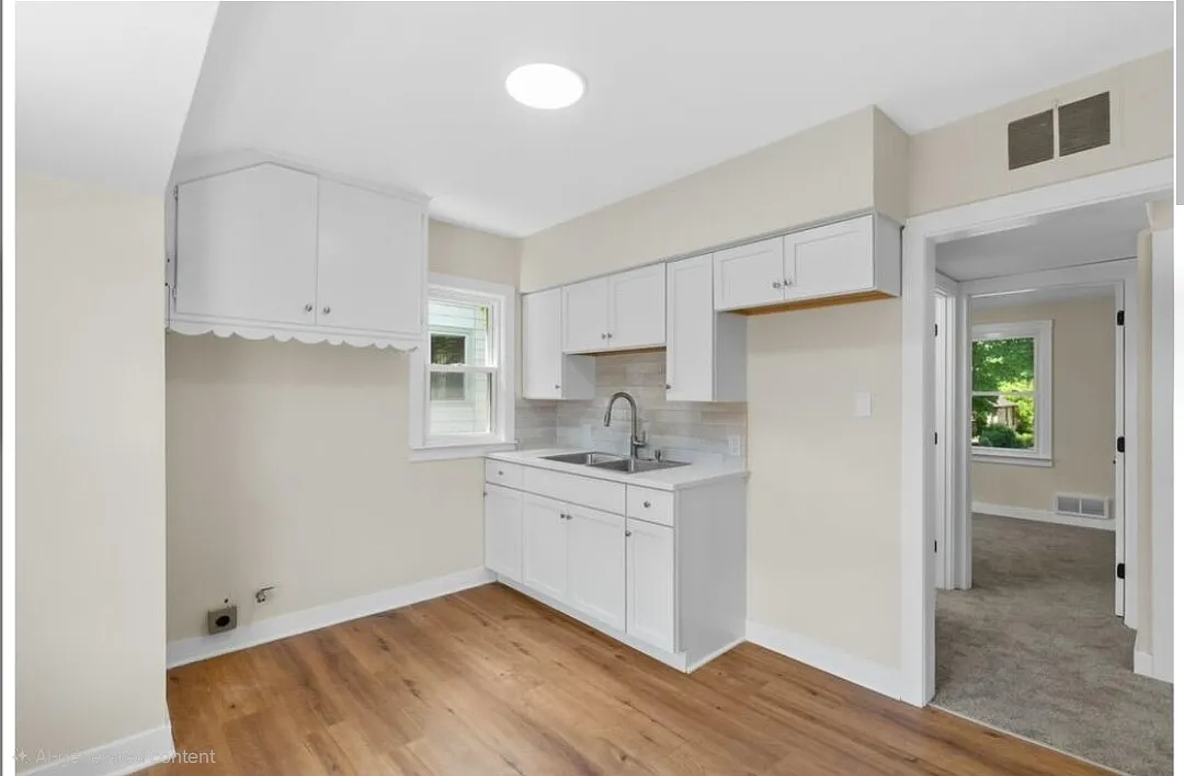 2 bed, 800 sqft, $1,335 — Photo 2