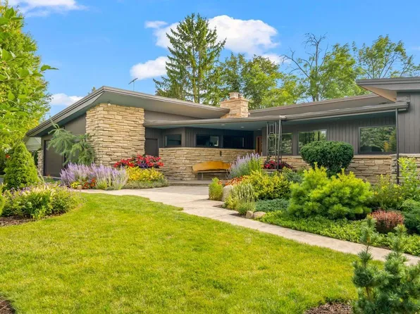 686 Riverview DRIVE, Plymouth, WI 53073