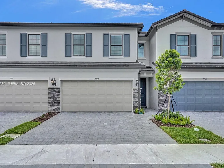 2202 S Appleton Cir S — Photo 12