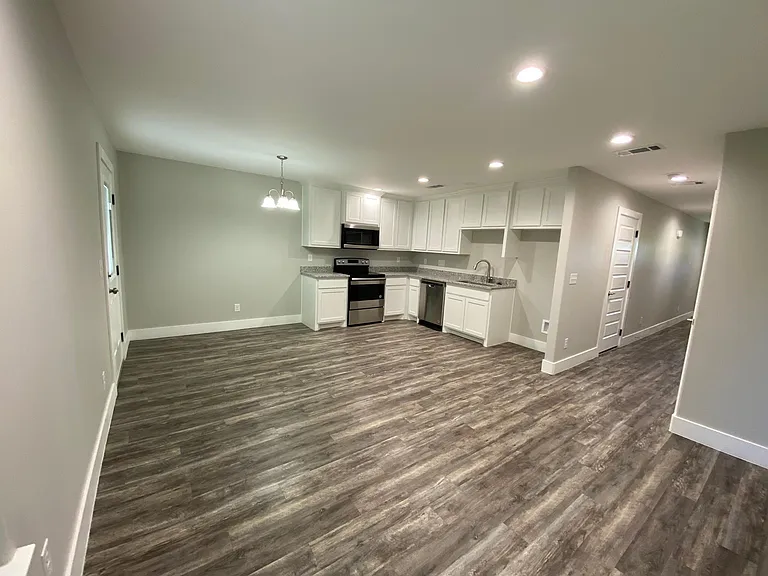 411 S Fannin Ave #411 — Photo 3
