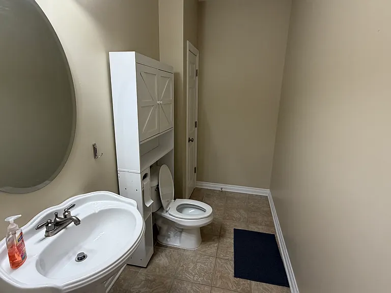 2122 Clinton St — Photo 17
