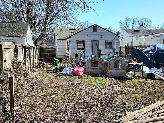 5th image of 1118 N Goodlet Ave