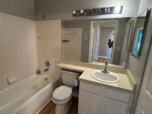 3rd image of 4033 Crockers Lake Blvd