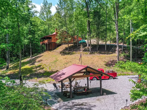 850 Valley Dr, Ellijay, GA 30536