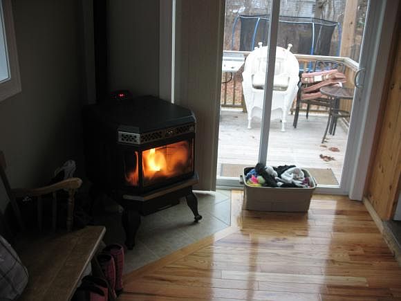 2nd image of 216A Front St
