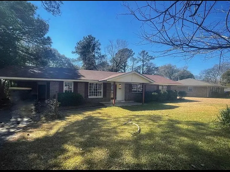 239 Marian Dr — Photo 1