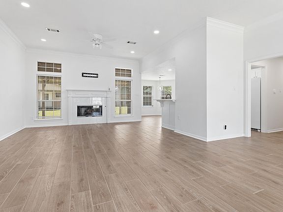 4th image of 7673 Rosewood Dr