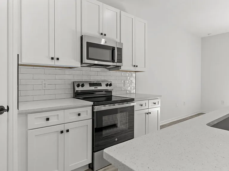 548 Knapp St — Photo 22