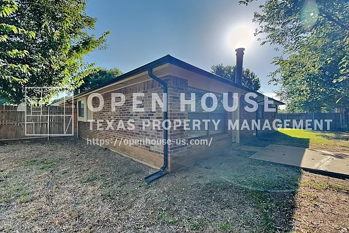 1319 Colony Ct — Photo 18