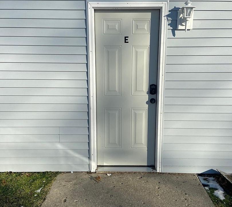 1st image of 530 E 3rd St