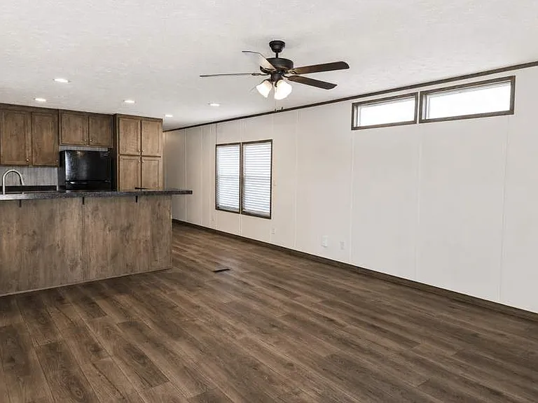 220 Robin Ann Ave — Photo 2