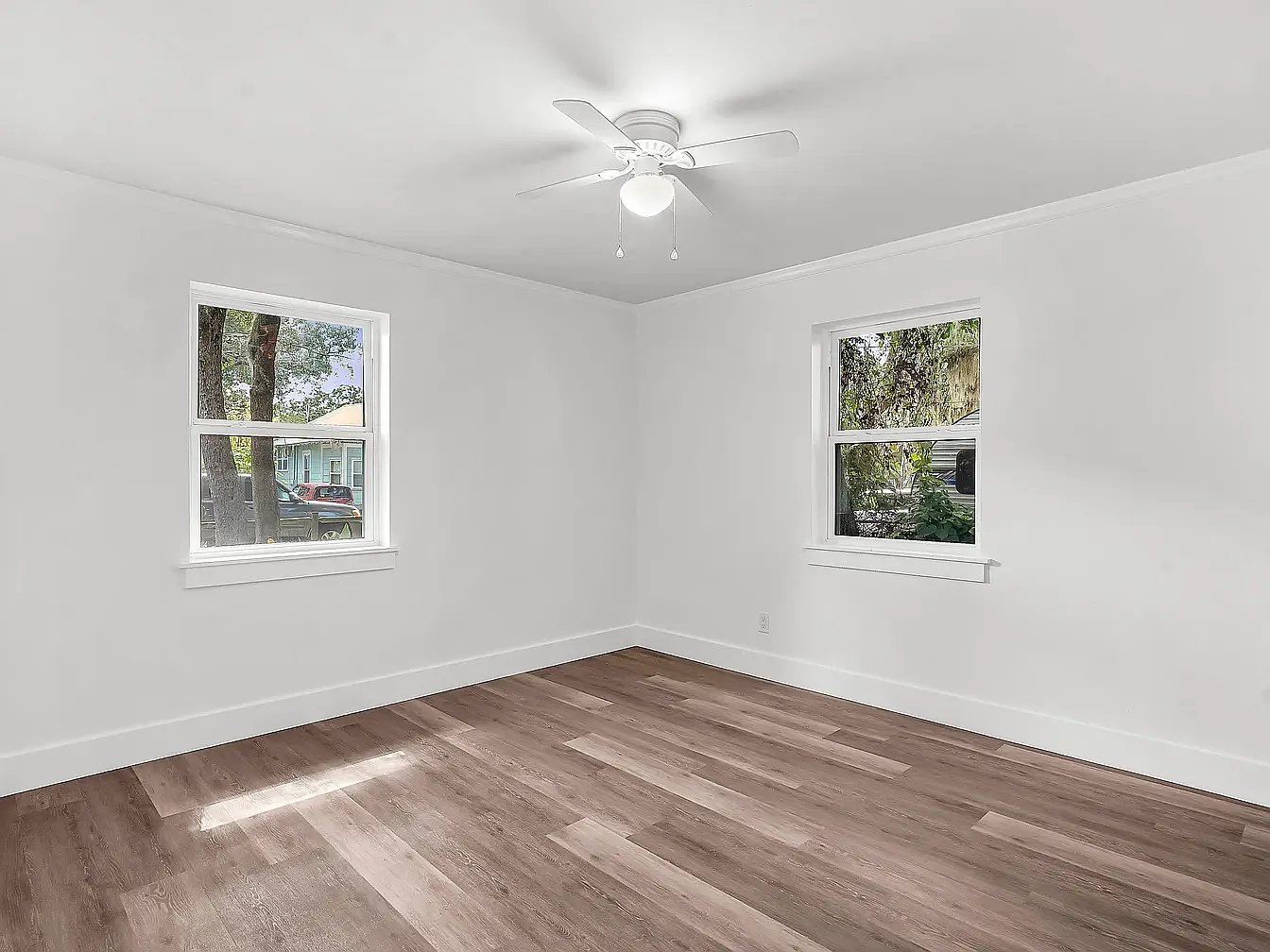 3 bed, 988 sqft, $2,100 — Photo 2