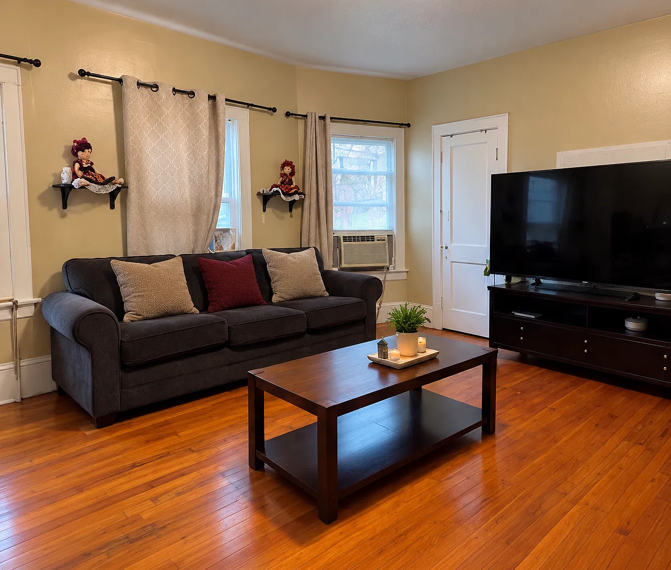 4 bed, 1335 sqft, $2,800 — Photo 2