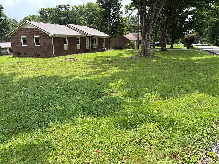 328 Lookout Dr — Photo 3