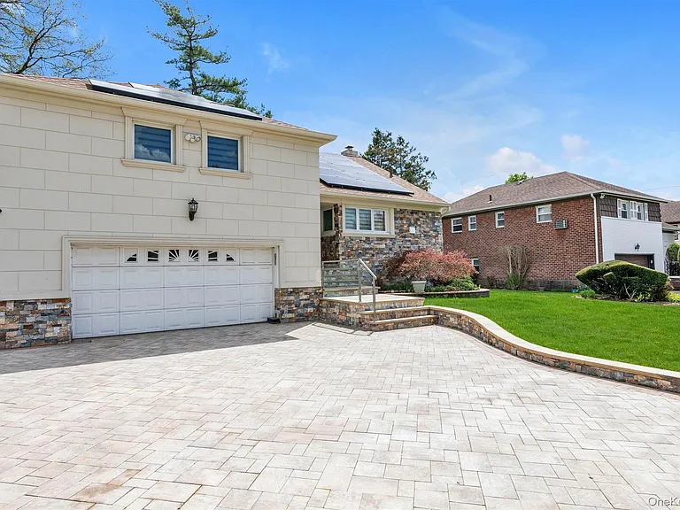 830 Pepperidge Rd — Photo 1