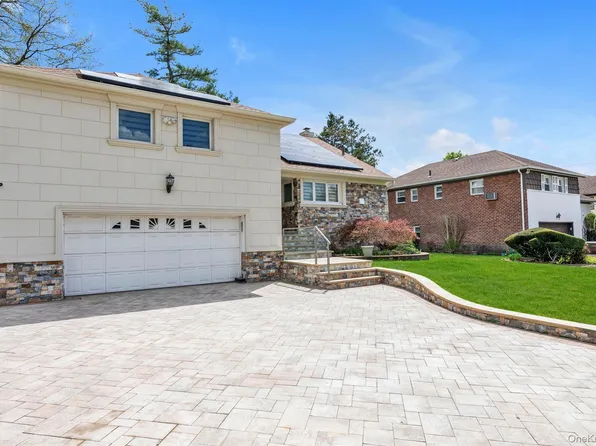 830 Pepperidge Rd, Westbury, NY 11590