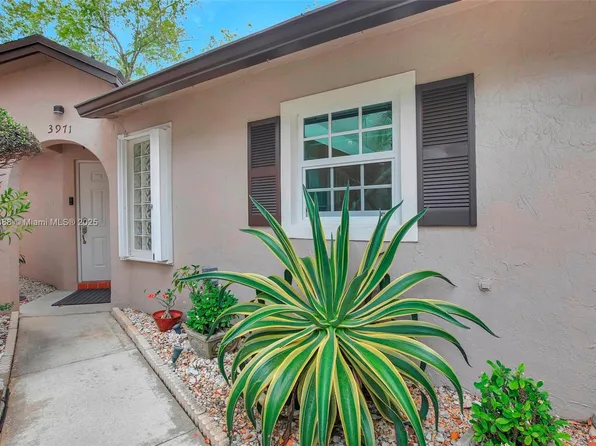 3971 NW 122nd Ter, Sunrise, FL 33323