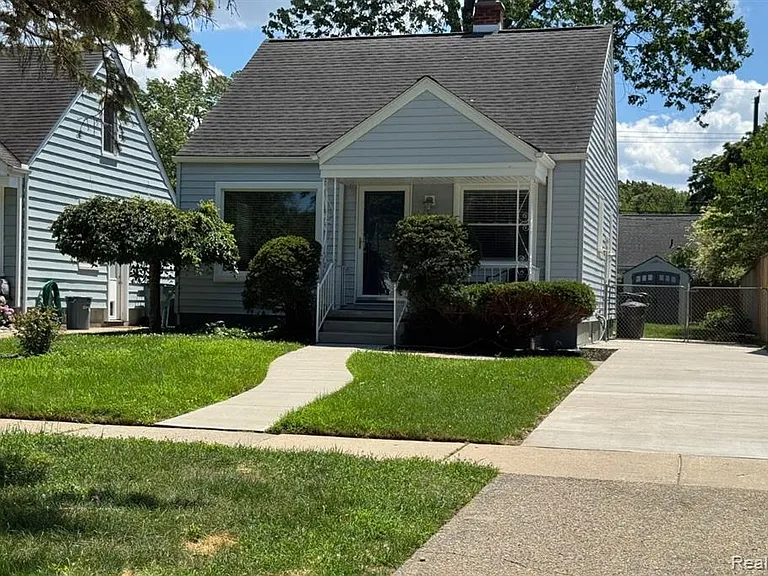128 Girard Ave — Photo 2