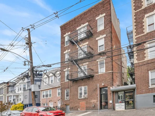 182 Congress Street image 1 of 8