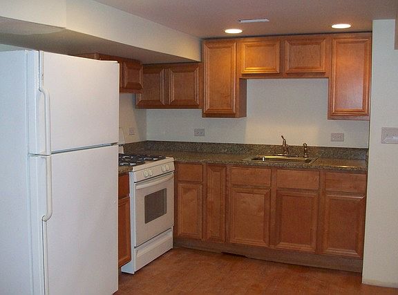 5th image of 5829 W Peterson Ave #G