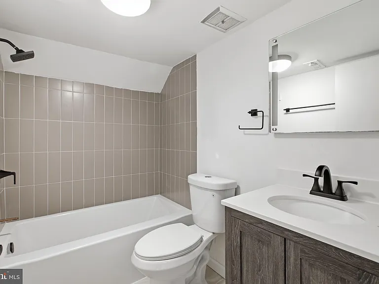 747 S 2nd St #Penthouse 00-3F — Photo 14