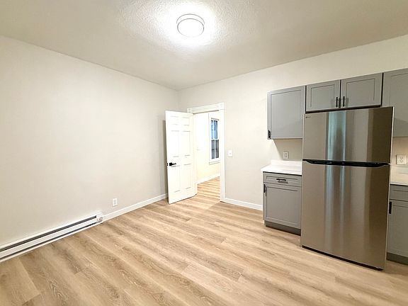 3rd image of 501 Averill Ave APT 1
