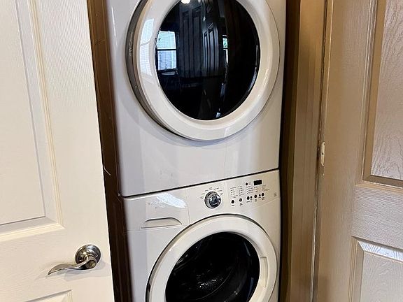 2nd image of 512 Troost Ave APT 1