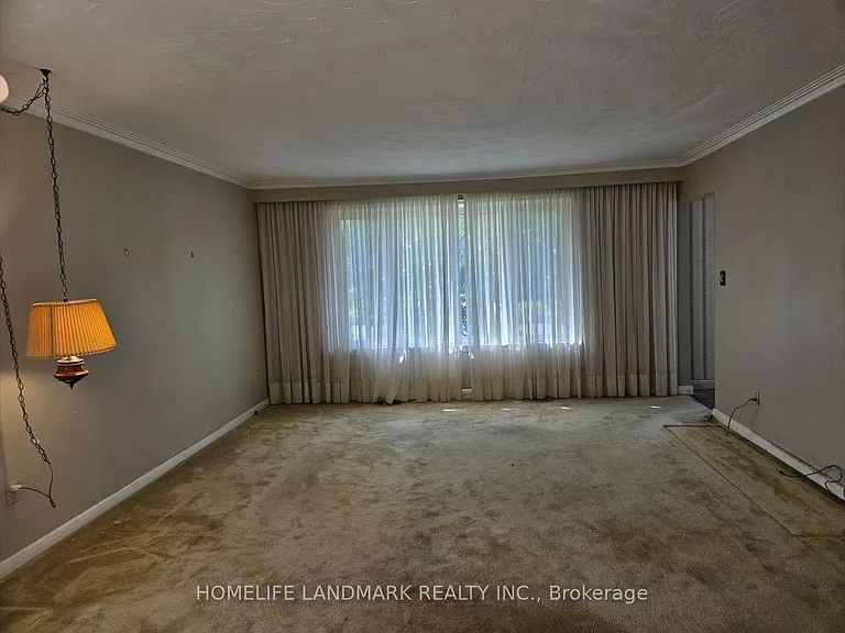 147 Fitzgibbon Ave #MAIN — Photo 3
