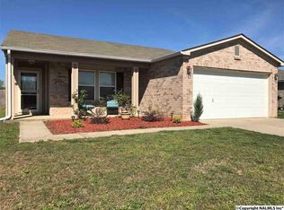 106 Coach Glen Ln, Owens Cross Roads, AL 35763
