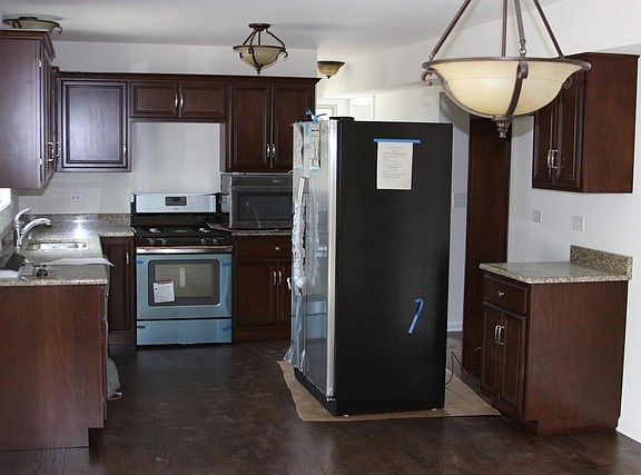 4th image of 6616 W 179th St